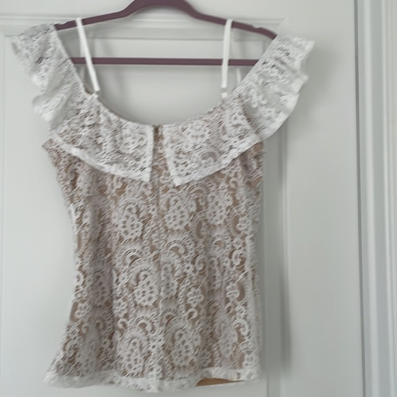 Blouse with tan underneath covering the top with lace - Picture 2 of 4